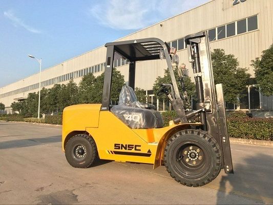 OEM 4 টন ডিজেল ফোর্কল্ট SNSC ডিজেল লিফট ট্রাক 2 স্টেজ মাস্ট